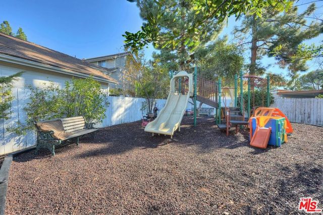146 APACHE, Topanga, CA 90290