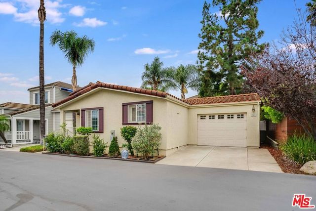 146 APACHE, Topanga, CA 90290