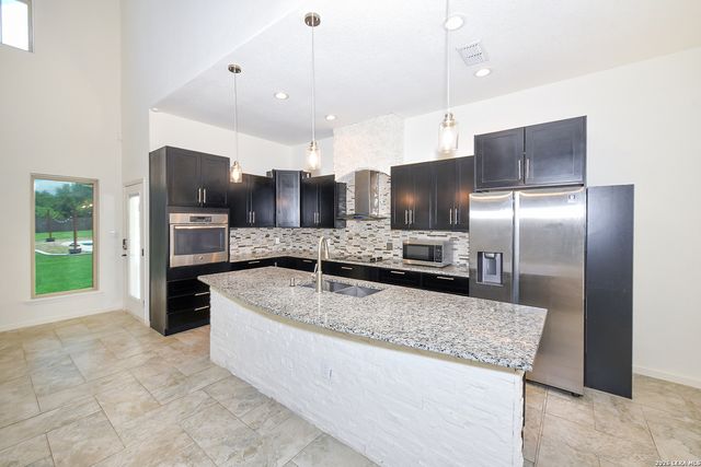 7606 Triple Leaf, China Grove, TX 78263