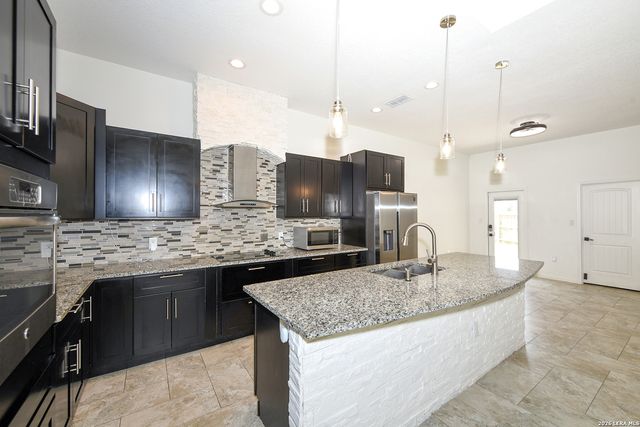 7606 Triple Leaf, China Grove, TX 78263