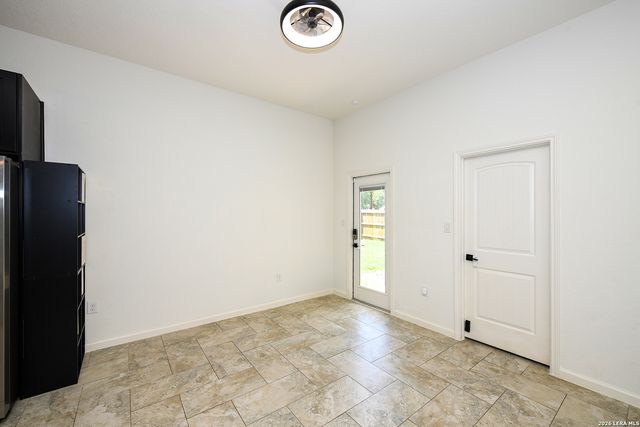 7606 Triple Leaf, China Grove, TX 78263