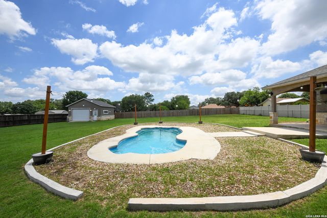 7606 Triple Leaf, China Grove, TX 78263