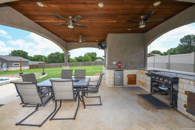 7606 Triple Leaf, China Grove, TX 78263