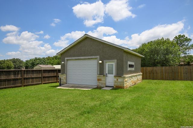 7606 Triple Leaf, China Grove, TX 78263