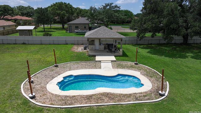 7606 Triple Leaf, China Grove, TX 78263
