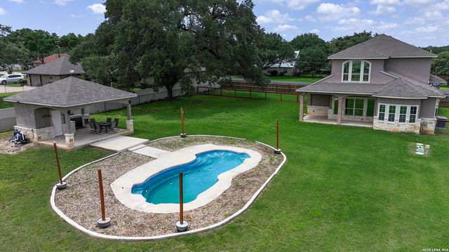 7606 Triple Leaf, China Grove, TX 78263