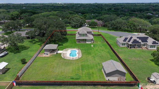 7606 Triple Leaf, China Grove, TX 78263