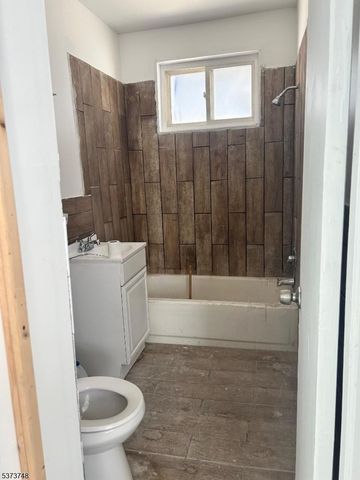 491 Norwood St, East Orange City, NJ 07018