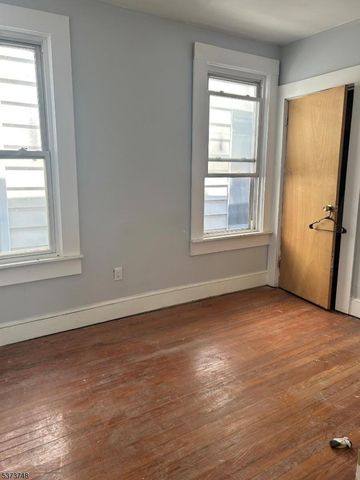 491 Norwood St, East Orange City, NJ 07018