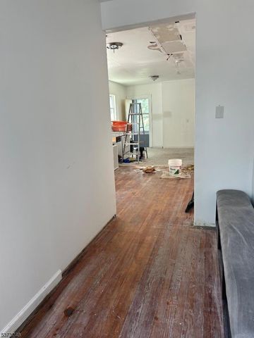 491 Norwood St, East Orange City, NJ 07018