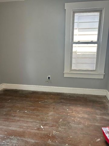 491 Norwood St, East Orange City, NJ 07018