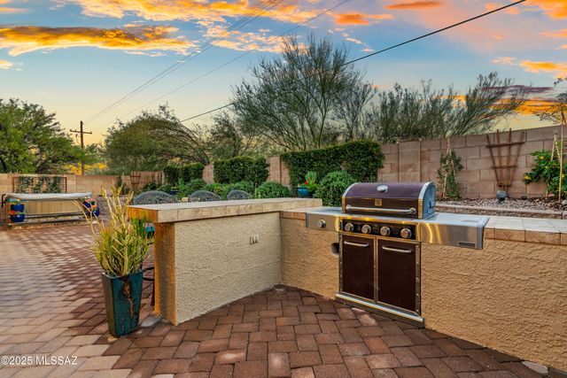 3017 W Desert Glory Drive, Tucson, AZ 85745