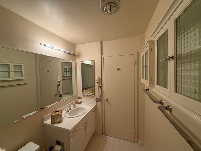 5000 Town Center 801, Southfield, MI 48075