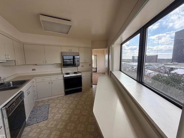 5000 Town Center 801, Southfield, MI 48075