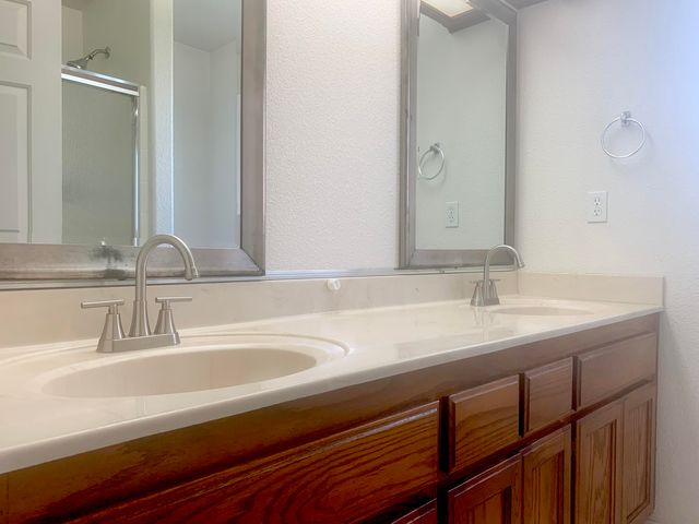 2634 W Modoc Court, Visalia, CA 93291