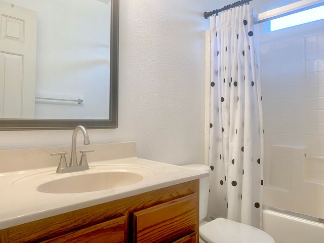 2634 W Modoc Court, Visalia, CA 93291