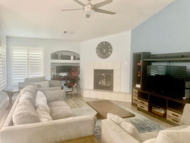 2634 W Modoc Court, Visalia, CA 93291