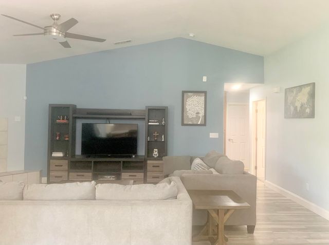 2634 W Modoc Court, Visalia, CA 93291