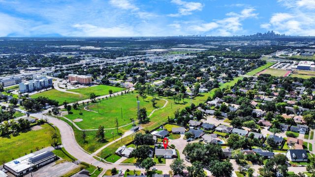 530 Westshire Drive, Houston, TX 77013