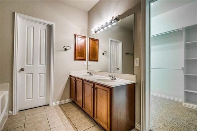 811 Creekside Drive, Little Elm, TX 75068