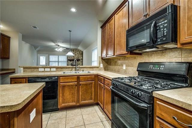 811 Creekside Drive, Little Elm, TX 75068