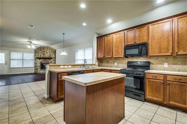 811 Creekside Drive, Little Elm, TX 75068