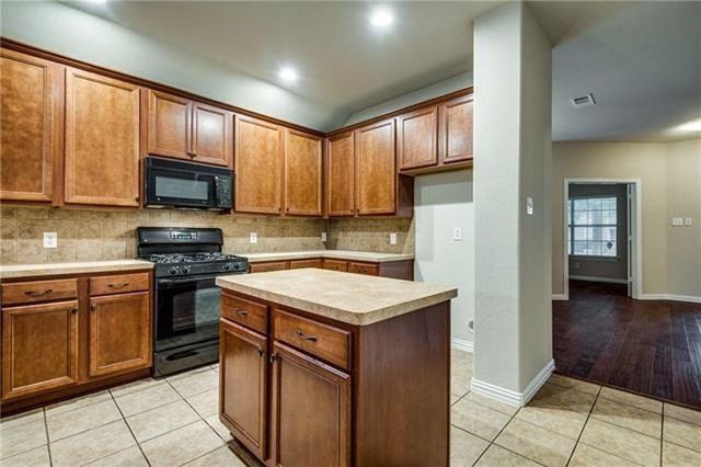 811 Creekside Drive, Little Elm, TX 75068