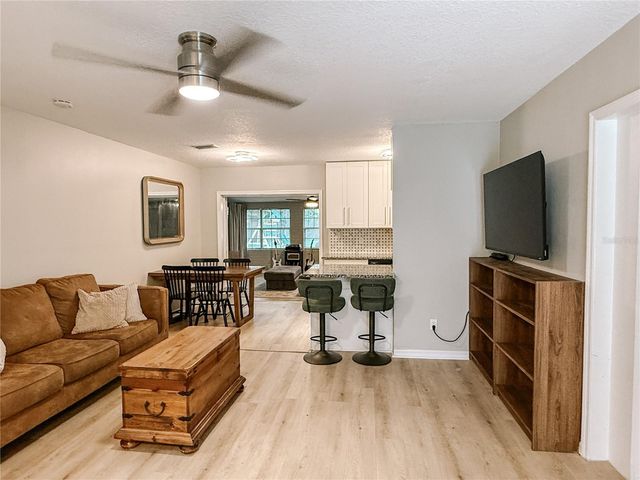 7413 LAKESHORE DRIVE, Tampa, FL 33604