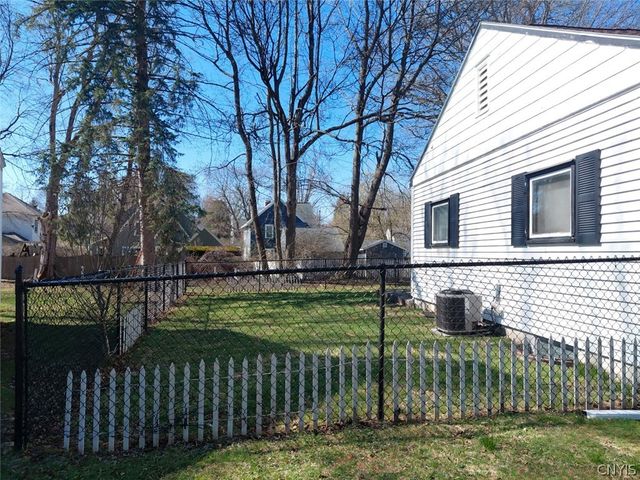 200 Ambergate Road, Dewitt, NY 13214