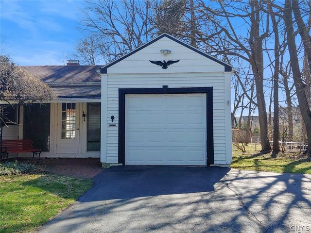 200 Ambergate Road, Dewitt, NY 13214