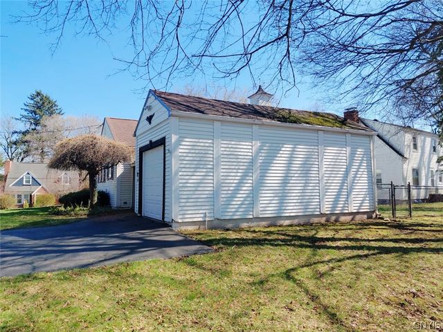 200 Ambergate Road, Dewitt, NY 13214