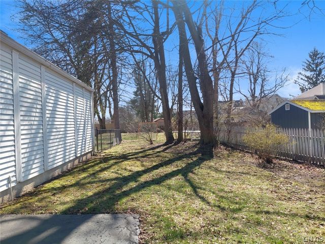 200 Ambergate Road, Dewitt, NY 13214