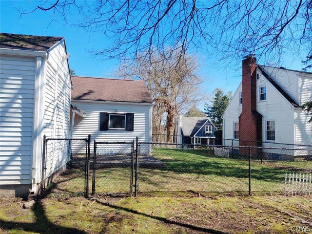 200 Ambergate Road, Dewitt, NY 13214