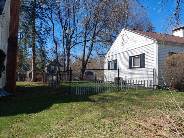 200 Ambergate Road, Dewitt, NY 13214