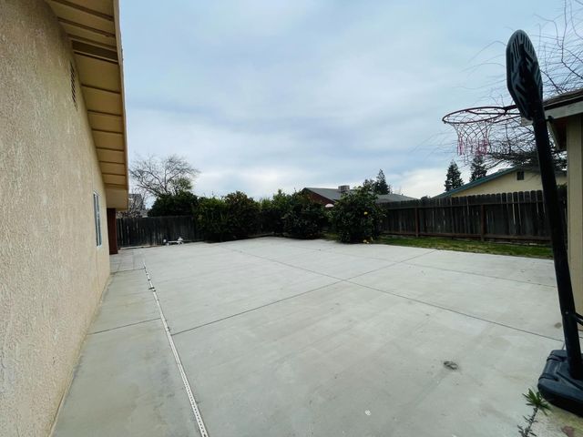 2909 W Freeland Street, Caruthers, CA 93609