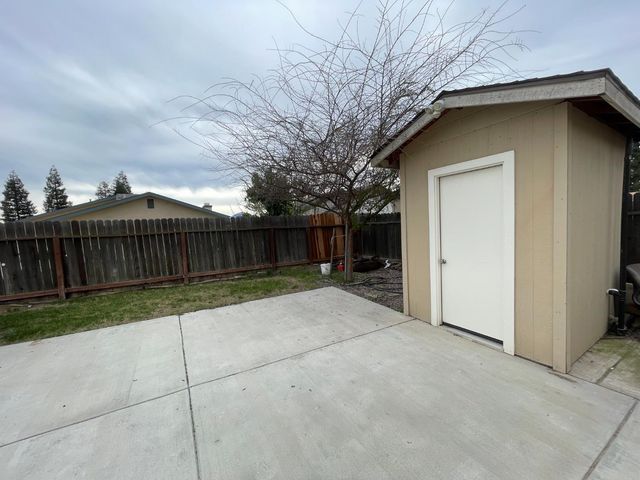 2909 W Freeland Street, Caruthers, CA 93609