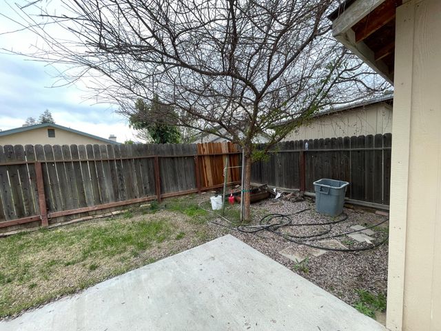 2909 W Freeland Street, Caruthers, CA 93609