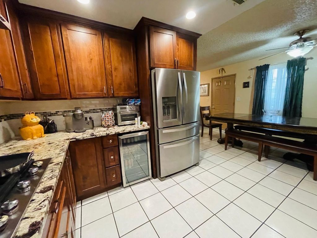 Image 10 of property listing at 2909 W Freeland Street, Caruthers, CA 93609