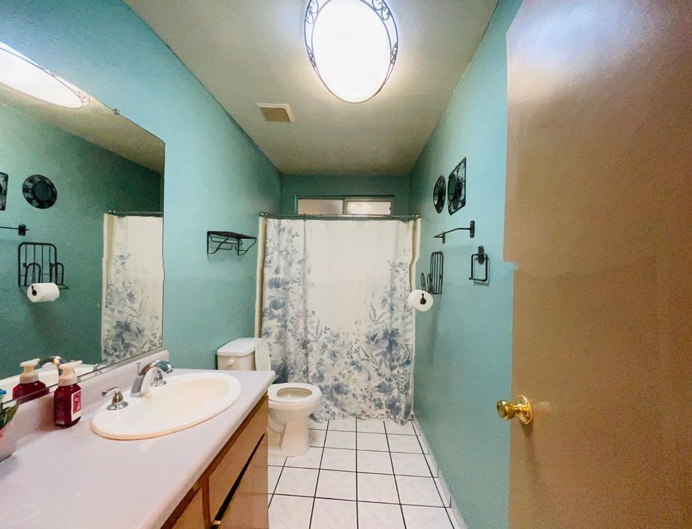 Image 13 of property listing at 2909 W Freeland Street, Caruthers, CA 93609