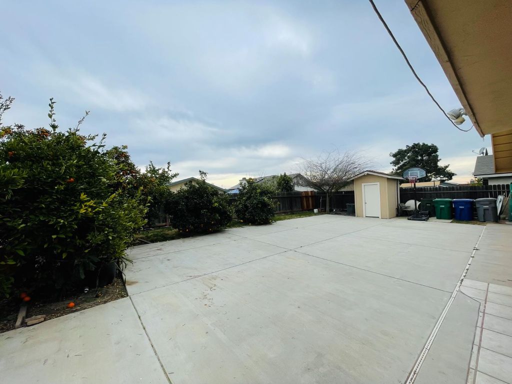 Image 22 of property listing at 2909 W Freeland Street, Caruthers, CA 93609
