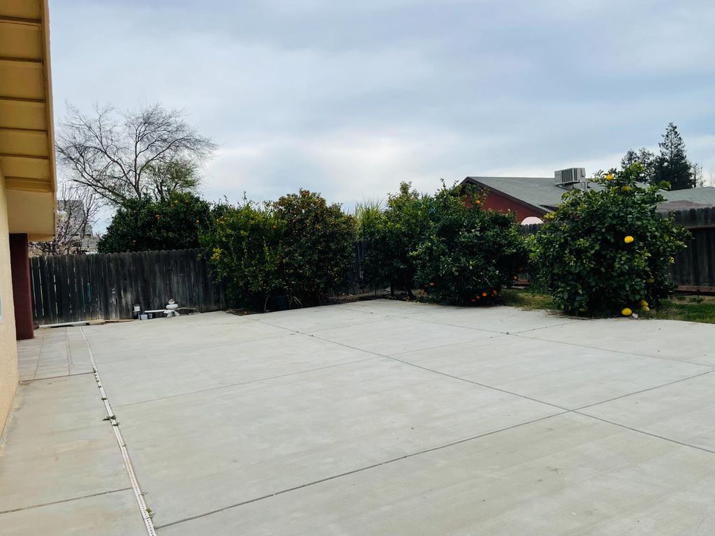 Image 24 of property listing at 2909 W Freeland Street, Caruthers, CA 93609