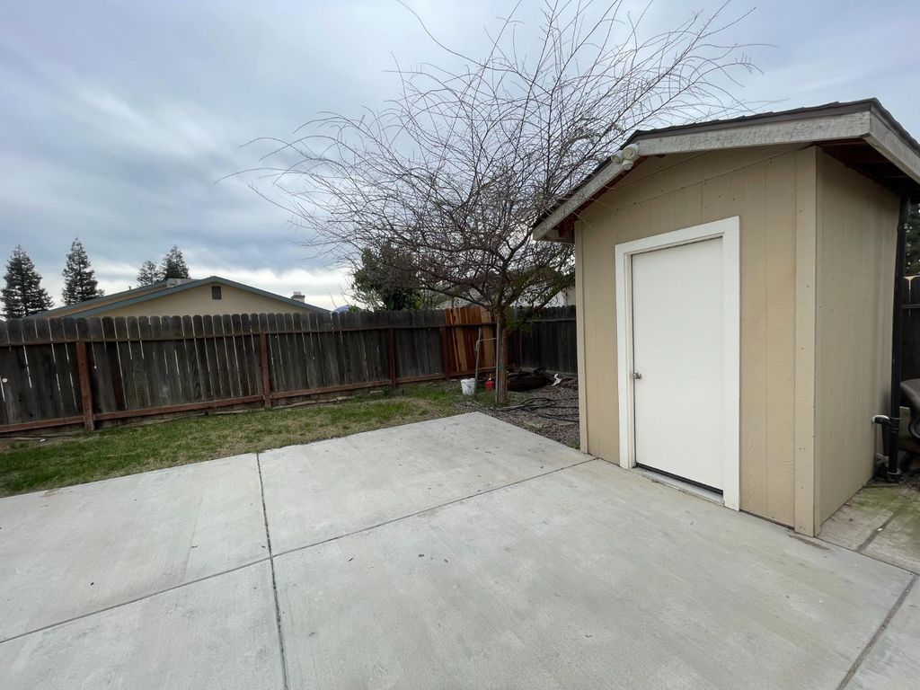 Image 25 of property listing at 2909 W Freeland Street, Caruthers, CA 93609