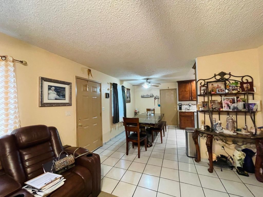 Image 3 of property listing at 2909 W Freeland Street, Caruthers, CA 93609