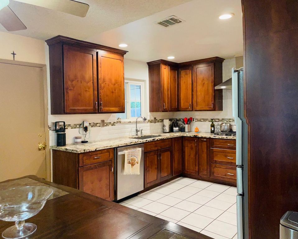 Image 7 of property listing at 2909 W Freeland Street, Caruthers, CA 93609