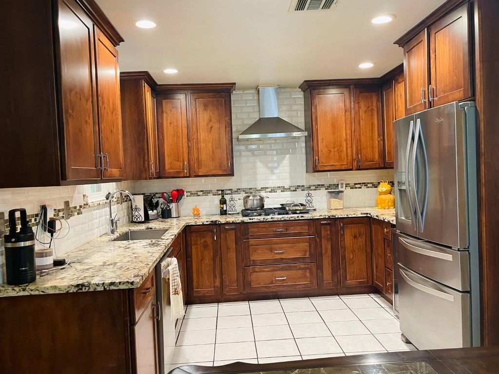 Image 8 of property listing at 2909 W Freeland Street, Caruthers, CA 93609