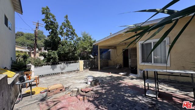 1065 N Gage Avenue, Los Angeles, CA 90063
