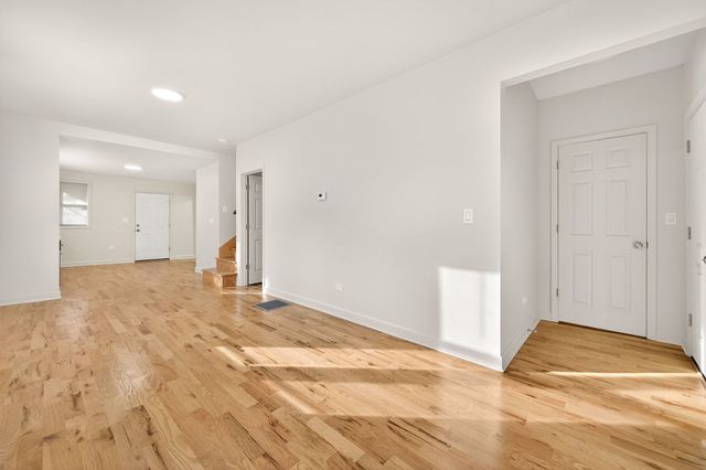 8106 S Dobson Avenue, Chicago, IL 60619