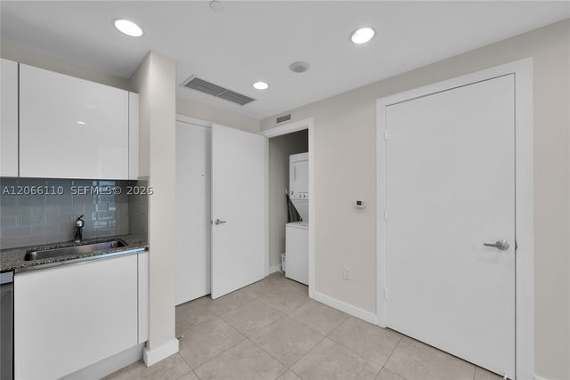 1060 Brickell Ave 815, Miami, FL 33131