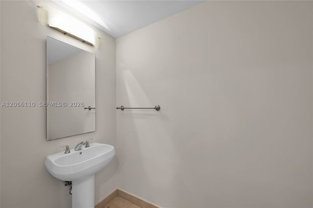 1060 Brickell Ave 815, Miami, FL 33131