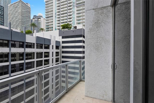 1060 Brickell Ave 815, Miami, FL 33131